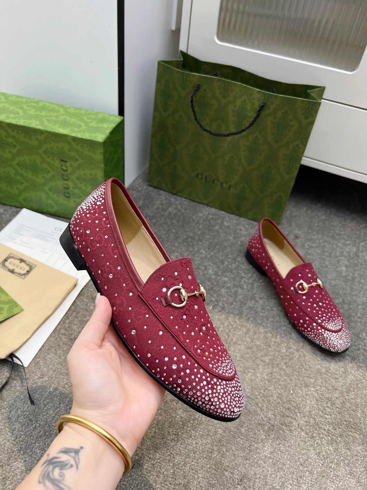 👟👟Ex-factory price 420👟👟 Genuine leather sole +50 Original quality guccisummer's latest limited edition shoes are on sale with top quality. Purchased genuine development original special hot diamond process classic double G presbyopic inner sheepskin with Italian original board material and craftsmanship are the same as the original! Code number: 35-42,
